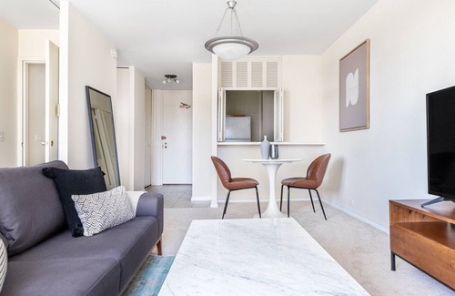 Lake View East Apartamento | Sleek Lakeview Studio w/ Rooftop Pool, near Wrigley Field, by Blueground