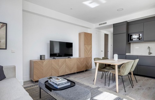 Lista Apartamento | Sleek Lista 2BR w/ Doorman, nr El Retiro Park, by Blueground