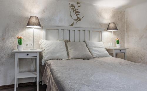 Ferencvaros Apartamento | Sleek Minimalist Studio at Inner City