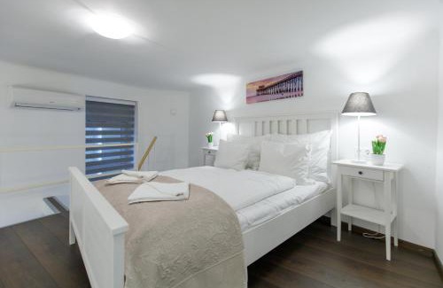 Ferencvaros Apartamento | Sleek Minimalist Studio at Inner City