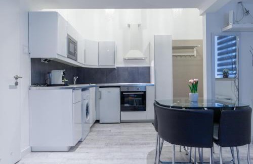 Ferencvaros Apartamento | Sleek Minimalist Studio at Inner City