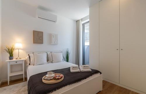Leca da Palmeira Apartamento | Sleek & Modern Flat w/Private Garage by HostWise