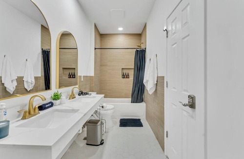 Front Park Apartamento | Sleek & Modern Full House Dtwn