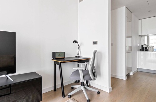 Vauxhall Apartamento | Sleek Nine Elms 1BR w/ Gym & Roof, nr Bars & Shops, by Blueground