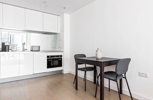 Vauxhall Apartamento | Sleek Nine Elms 1BR w/ Gym & Roof, nr Bars & Shops, by Blueground