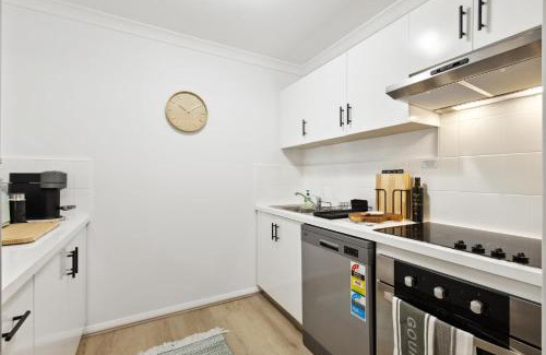 Northbridge Apartamento | Sleek Northbridge Getaway