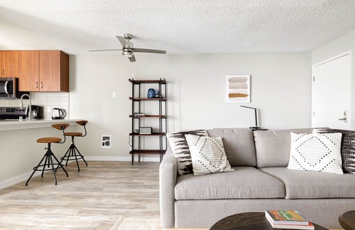South Redondo Apartamento | Sleek Redondo Beach 1BR w/ Pool, Gym, 1 block from beach, by Blueground