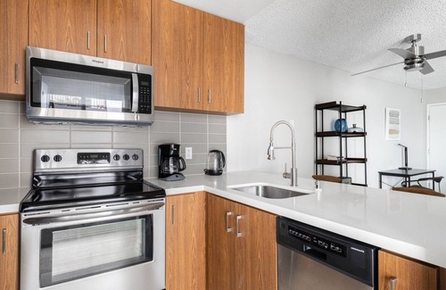 South Redondo Apartamento | Sleek Redondo Beach 1BR w/ Pool, Gym, 1 block from beach, by Blueground