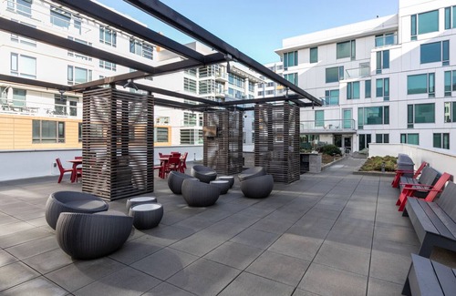 Downtown San Francisco Apartamento | Sleek SoMa 1BR w/ Gym, Roofdeck, W/D, nr. Muni & BART, by Blueground