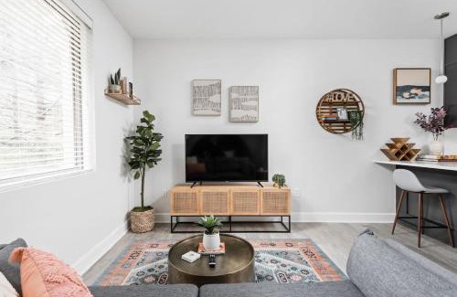 Meridian-Kessler Apartamento | Sleek Studio Unit near Broad Ripple by CozySuites