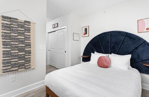 Meridian-Kessler Apartamento | Sleek Studio Unit near Broad Ripple by CozySuites