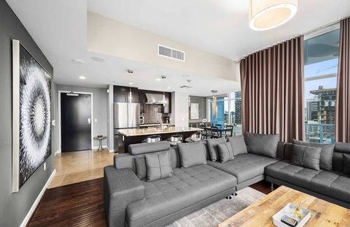 Downtown San Diego Condominio | Sleek Stunner by the Bay