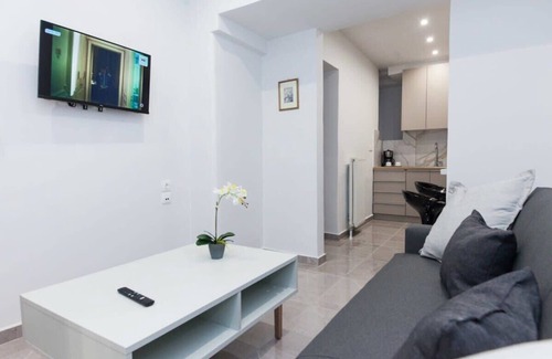 Ilisia Apartamento | Sleek & Stylish Brand-New Apartment Near Megaro Mousikis