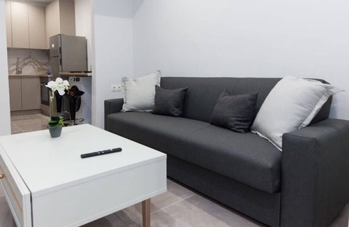 Ilisia Apartamento | Sleek & Stylish Brand-New Apartment Near Megaro Mousikis