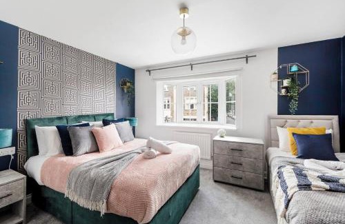 Hanham Apartamento | Sleek Stylish House 2 Parking - Hot tub
