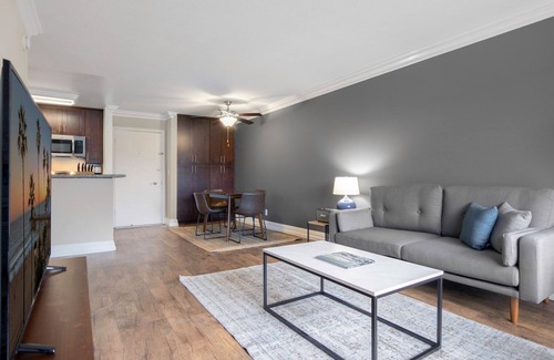 Palms Apartamento | Sleek Westside 1BR w/ Pool, Gym, Bball & Tennis Courts, by Blueground