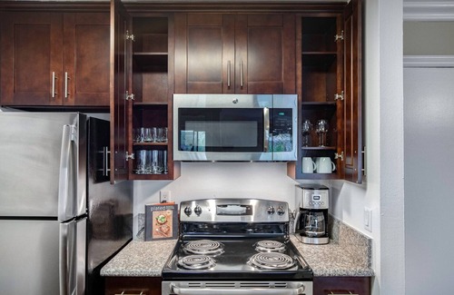 Palms Apartamento | Sleek Westside 1BR w/ Pool, Gym, Bball & Tennis Courts, by Blueground