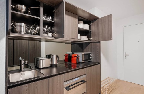 Sihlfeld Apartamento | Sleek Wiedikon 1.5 Room w/ Storage & W/D, 1 min to Market, by Blueground