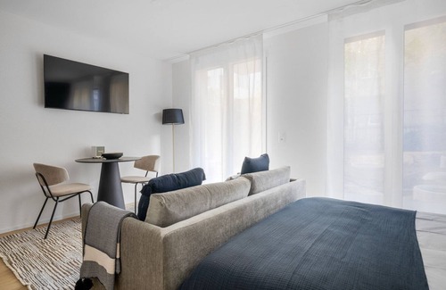 Sihlfeld Apartamento | Sleek Wiedikon 1.5 Room w/ Storage & W/D, 1 min to Market, by Blueground