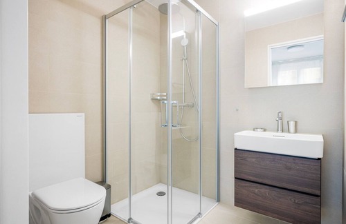 Sihlfeld Apartamento | Sleek Wiedikon 1.5 Room w/ Storage & W/D, 1 min to Market, by Blueground