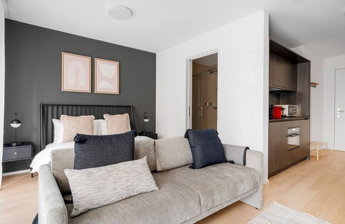 Sihlfeld Apartamento | Sleek Wiedikon 1.5 Room w/ Storage & W/D, 1 min to Market, by Blueground