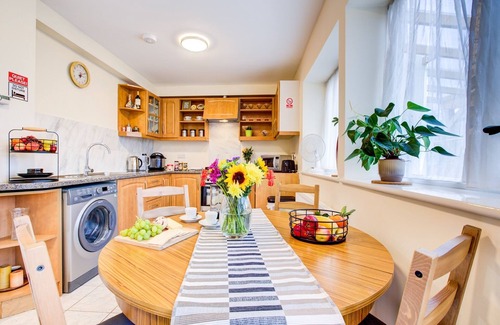 Ponders End Apartamento | London Sleep-2 Studio-Free Parking, Pet Friendly