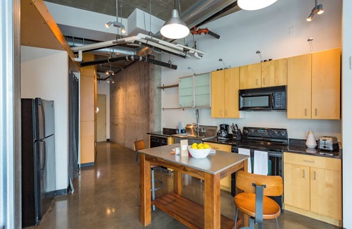 The Gulch Apartamento | Sleep 6! Stylish Loft Near Broadway!