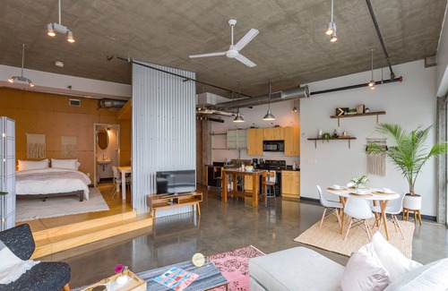 The Gulch Apartamento | Sleep 6! Stylish Loft Near Broadway!