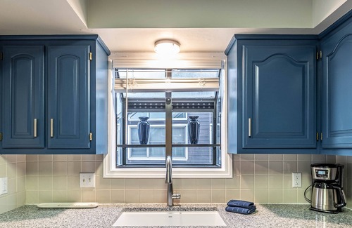 Eureka Springs Condominio | Sleep 8 in this guest fave! All new, fresh & fun!walk to lake and marina.