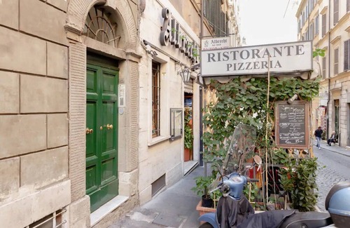 Rione II Trevi Apartamento | SLEEP BY LADY Elegant apartment near Trevi Fountain