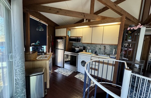 Lake Ariel Cabaña | Sleep in a Treehouse!!