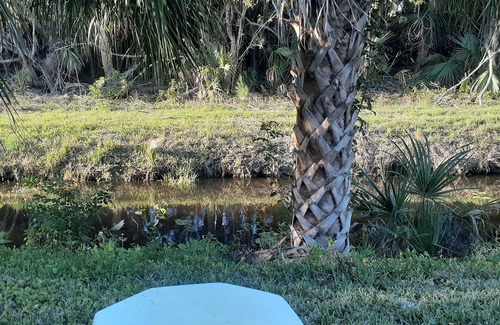 Tropic Alquiler De RV | Sleep on benches. See the stars