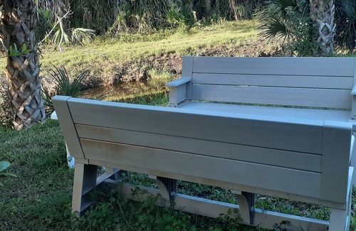 Tropic Alquiler De RV | Sleep on benches. See the stars