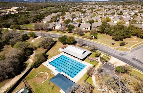 Scenic Oaks Casa | Sleep on the Cloud - 5 Bedrooms - Corner Lot
