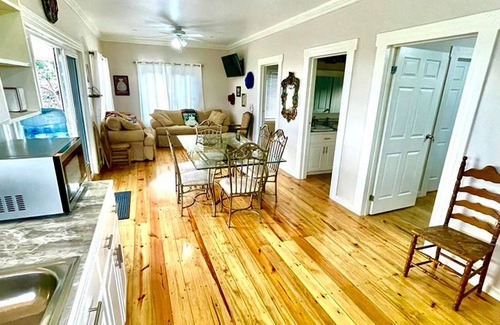Isla de Utila Casa | Sleep up to 10 guests in Utila apt with Caribbean Ocean views