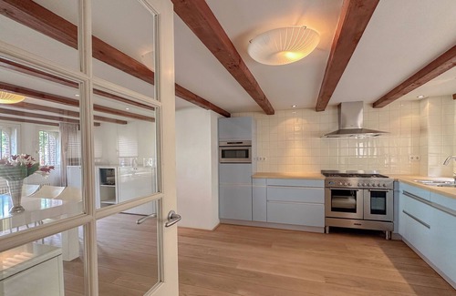 Alkmaar Casa | Sleeping next to the Cheese Market