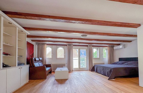 Alkmaar Casa | Sleeping next to the Cheese Market