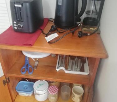 Hamilton Apartamento | Sleepout with bathroom and mini kitchenette