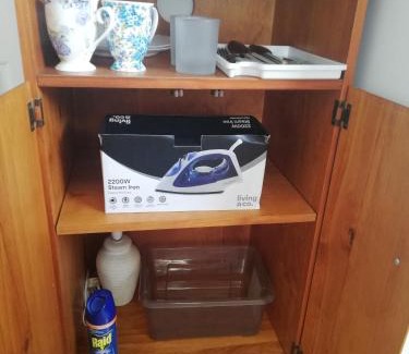 Hamilton Apartamento | Sleepout with bathroom and mini kitchenette