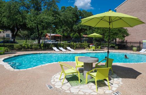 Windsor Park Apartamento | Sleepover 1BD 1BA Austin TX Apartments
