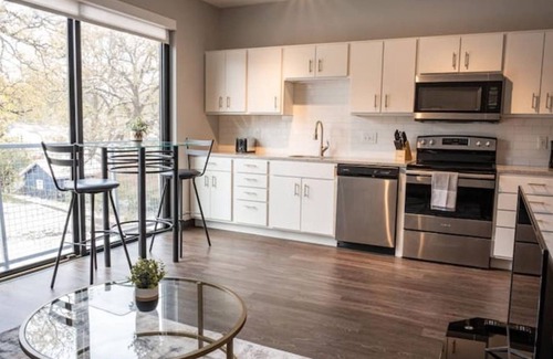 Des Moines Apartamento | Sleepover: Airy 1BD/1BA - Downtown Des Moines