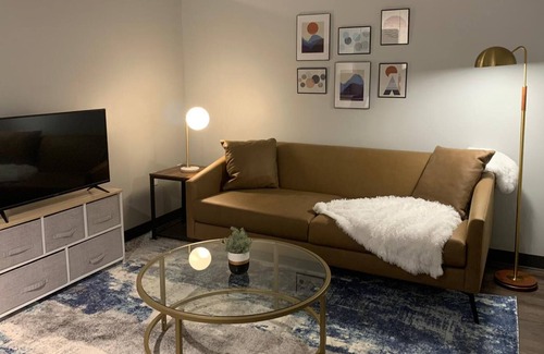 Des Moines Apartamento | Sleepover: Charming 1BD/1BA - Downtown Des Moines