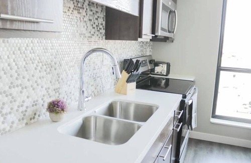 Downtown Des Moines Apartamento | Sleepover: Vibrant Studio + Gym - Downtown Des Moines