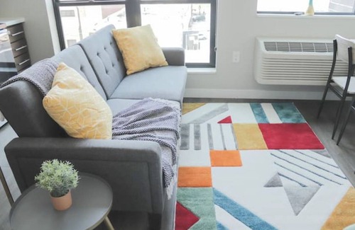 Downtown Des Moines Apartamento | Sleepover: Vibrant Studio + Gym - Downtown Des Moines