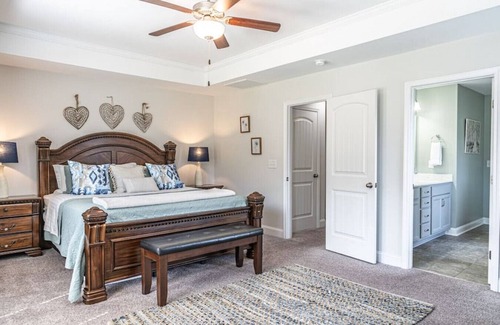 Carthage Casa | Sleeps 10! Carthage