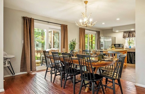 East Stroudsburg Casa | Sleeps 14 Hot Tub Paddle Boards Arcade Games