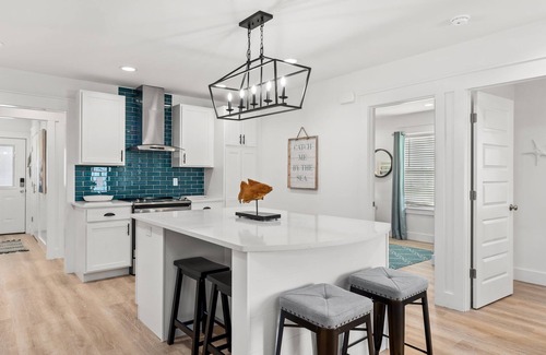 Mexico Beach Casa | Sleeps 10, Pet Friendly, Fully Fenced Back Yard!