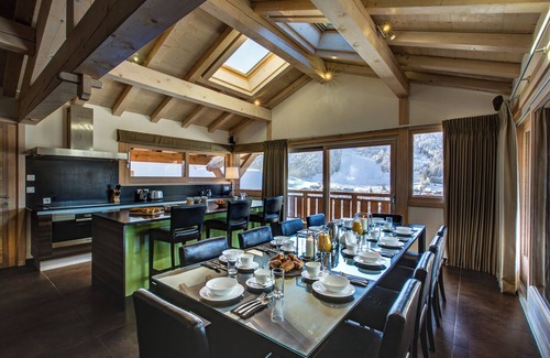 Morzine Chalet De Esquí | Sleeps 10 with Hot tub and spectacular mountain views