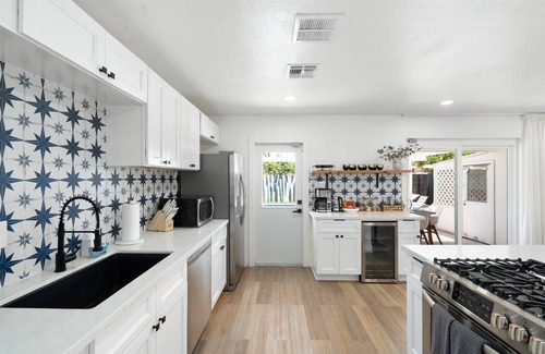 Scottsdale Estates Nine Casa | Sleeps 11-5 min to Old Town-Fire Pit, Pool, BBQ, King Bed