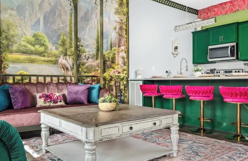 Hadley - Washington Casa | Sleeps 12+ | 3m Broadway | Rooftop | 4BR Glam Stay